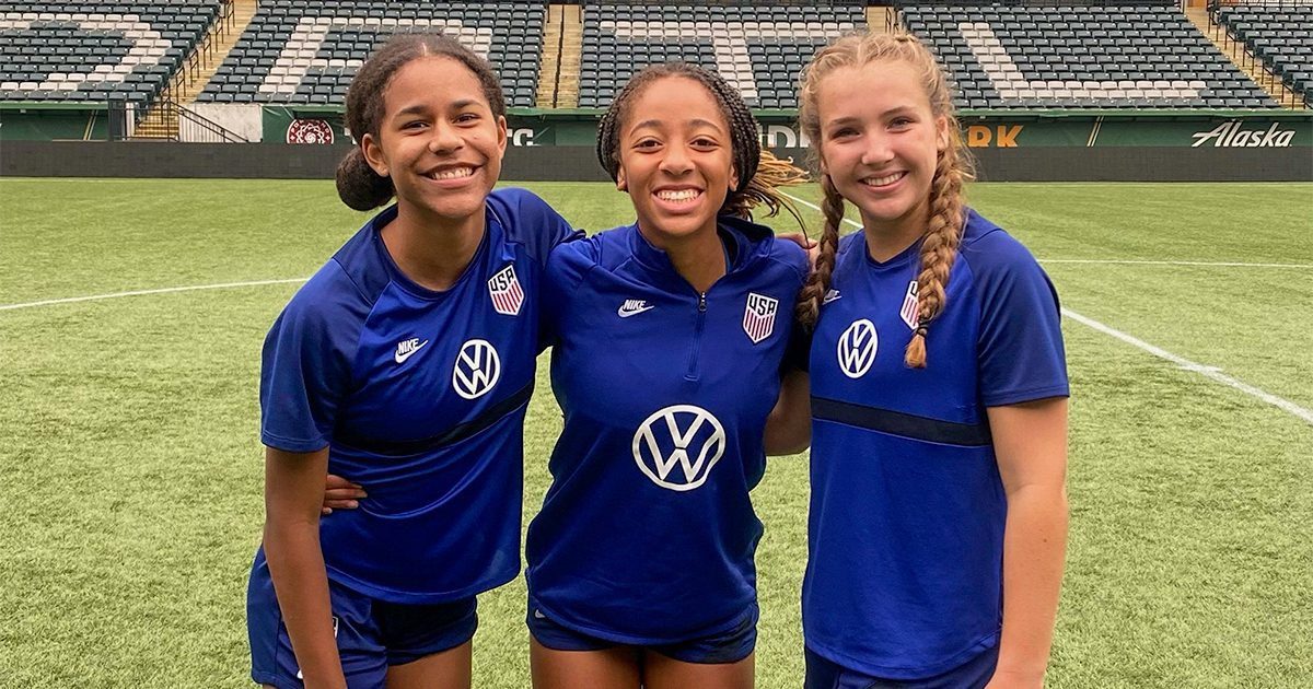 Tennessee native Maddie Padelski takes a photo with two US U-16 Youth National Teammates.